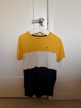 Hollister Men’s Yellow White Black Block Crew Tee